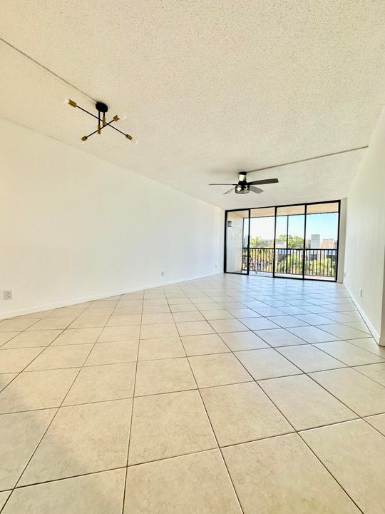 For Sale: $344,000 (2 beds, 2 baths, 1130 Square Feet)