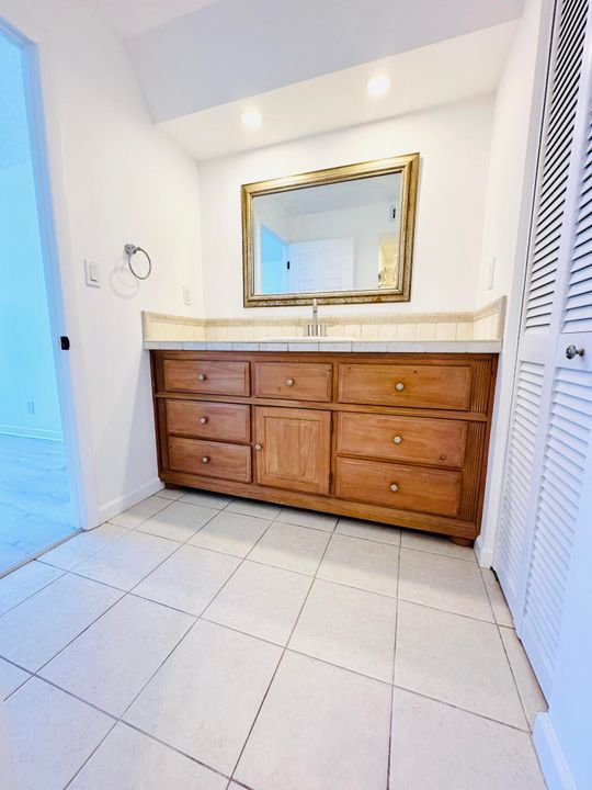 For Sale: $344,000 (2 beds, 2 baths, 1130 Square Feet)