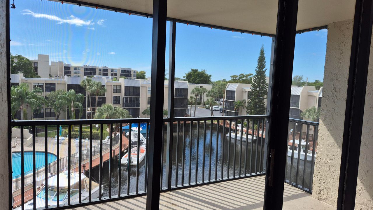 For Sale: $344,000 (2 beds, 2 baths, 1130 Square Feet)