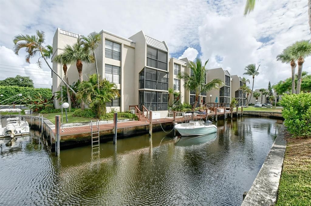 For Sale: $344,000 (2 beds, 2 baths, 1130 Square Feet)