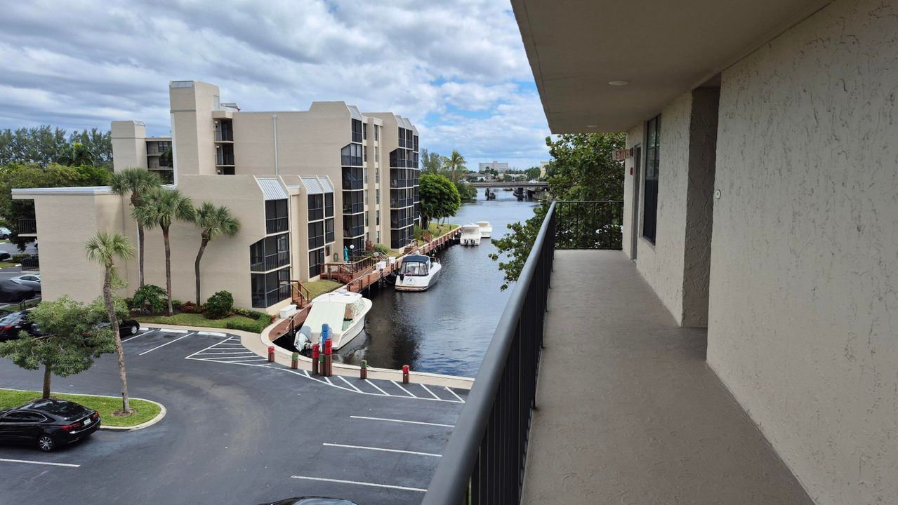 For Sale: $344,000 (2 beds, 2 baths, 1130 Square Feet)