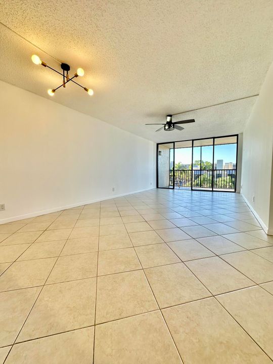 For Sale: $344,000 (2 beds, 2 baths, 1130 Square Feet)