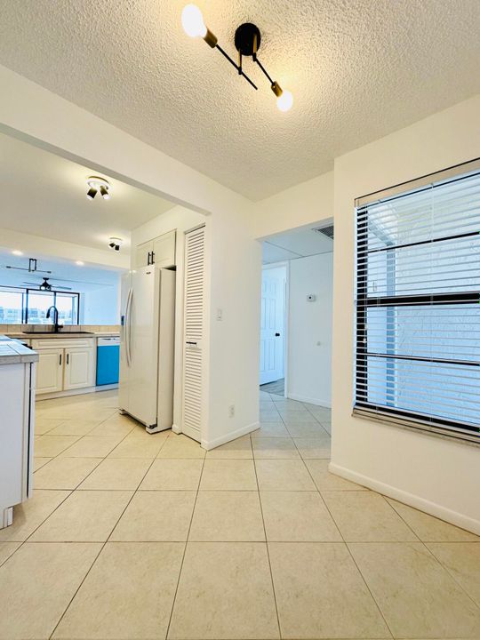 For Sale: $344,000 (2 beds, 2 baths, 1130 Square Feet)