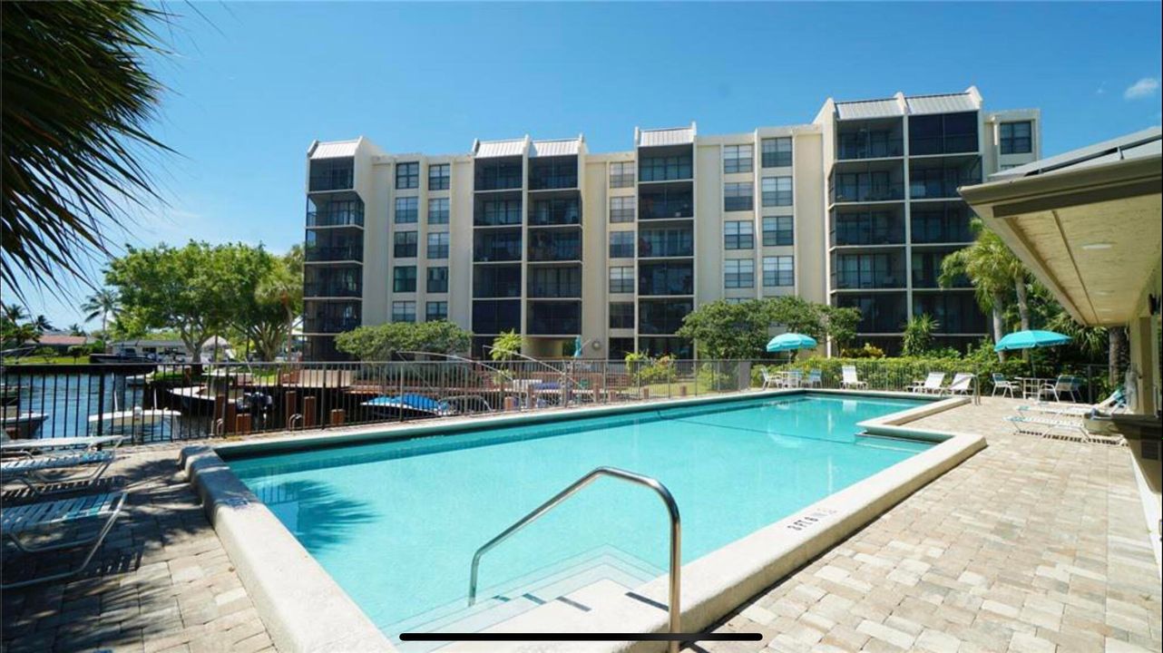 For Sale: $344,000 (2 beds, 2 baths, 1130 Square Feet)