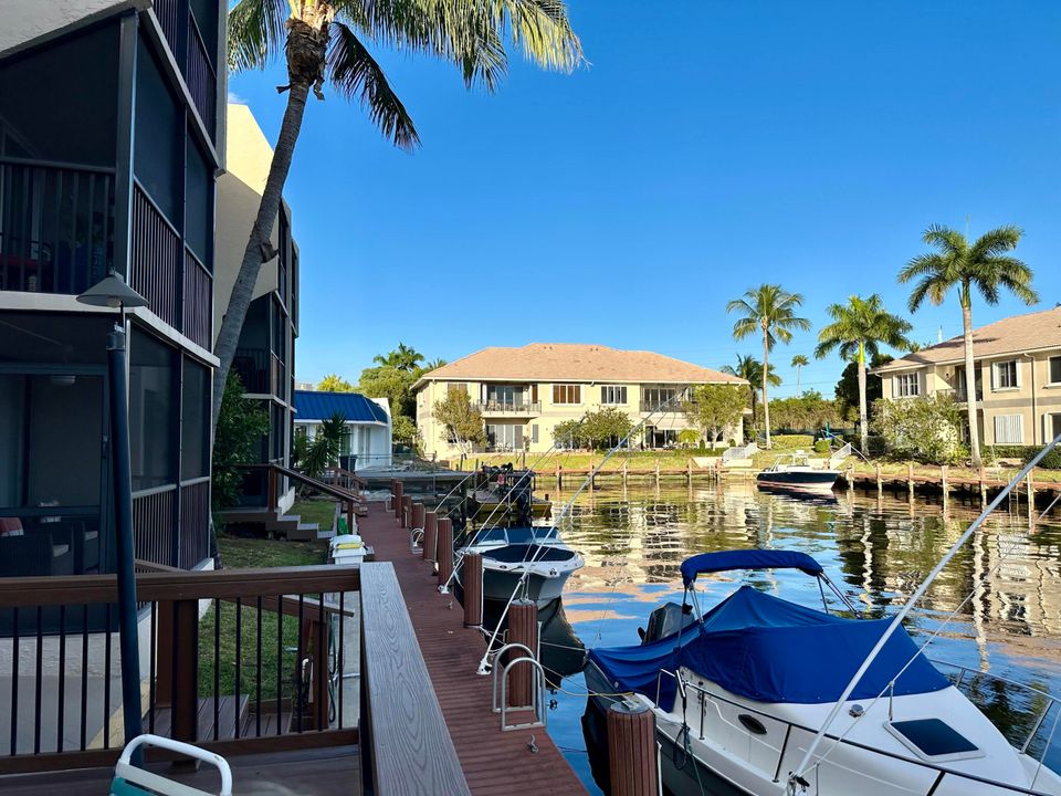 For Sale: $344,000 (2 beds, 2 baths, 1130 Square Feet)