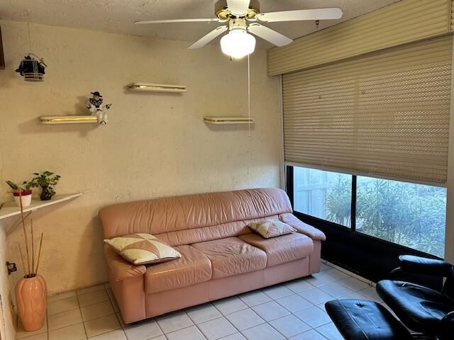 待售: $275,000 (2 贝兹, 2 浴室, 1148 平方英尺)