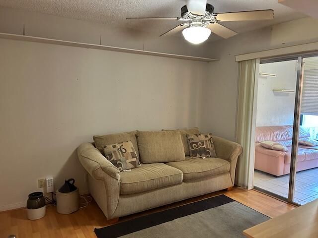 待售: $275,000 (2 贝兹, 2 浴室, 1148 平方英尺)