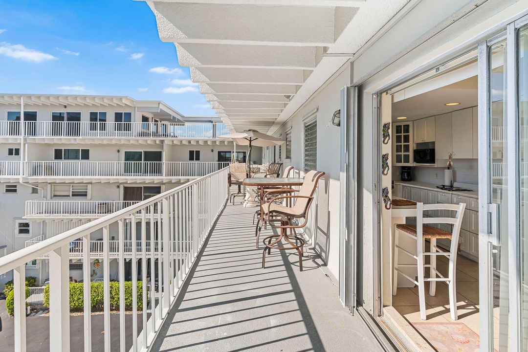 For Rent: $2,005 (1 beds, 1 baths, 775 Square Feet)