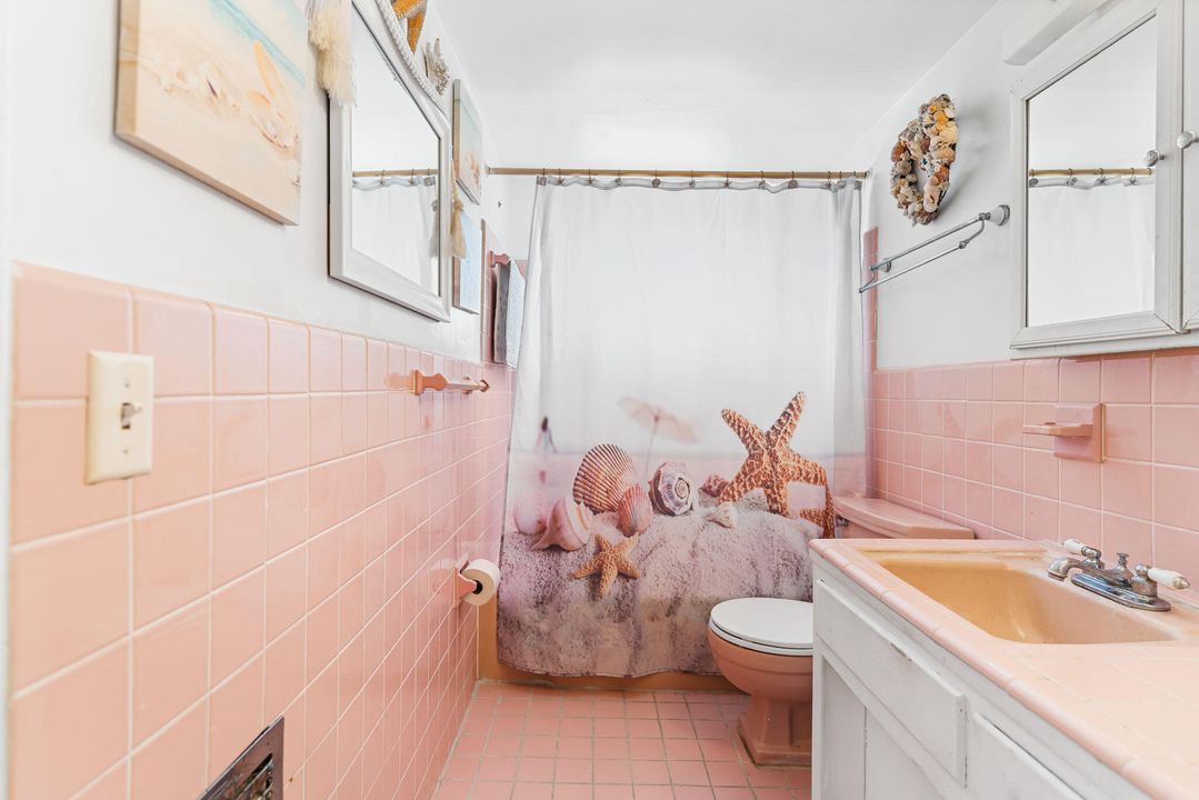 For Rent: $2,005 (1 beds, 1 baths, 775 Square Feet)