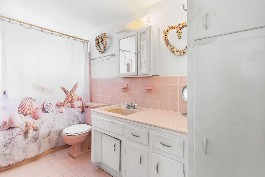 For Rent: $2,005 (1 beds, 1 baths, 775 Square Feet)