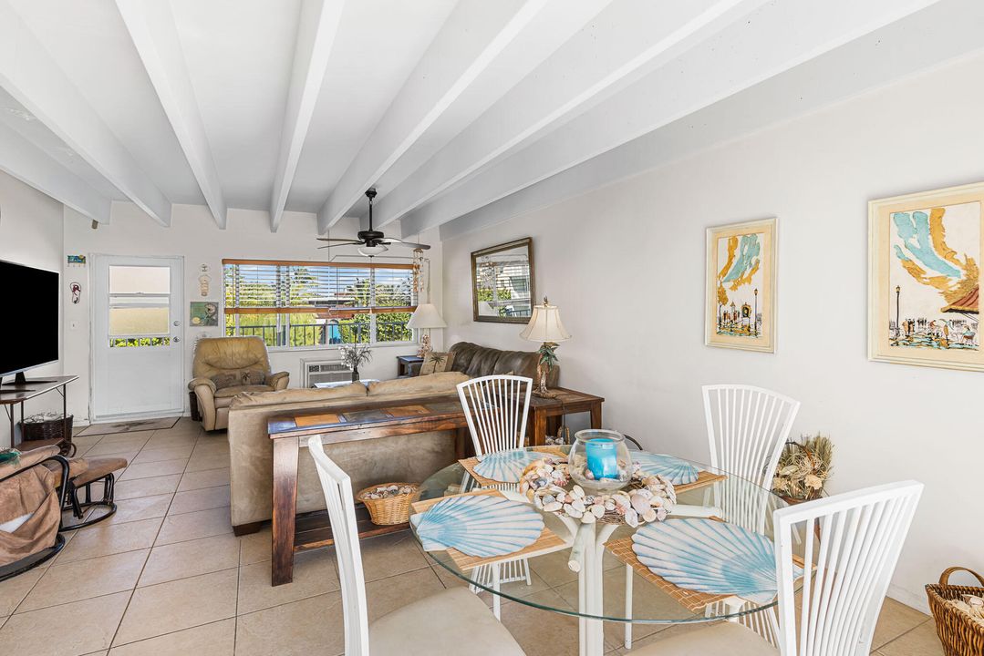 For Rent: $2,005 (1 beds, 1 baths, 775 Square Feet)