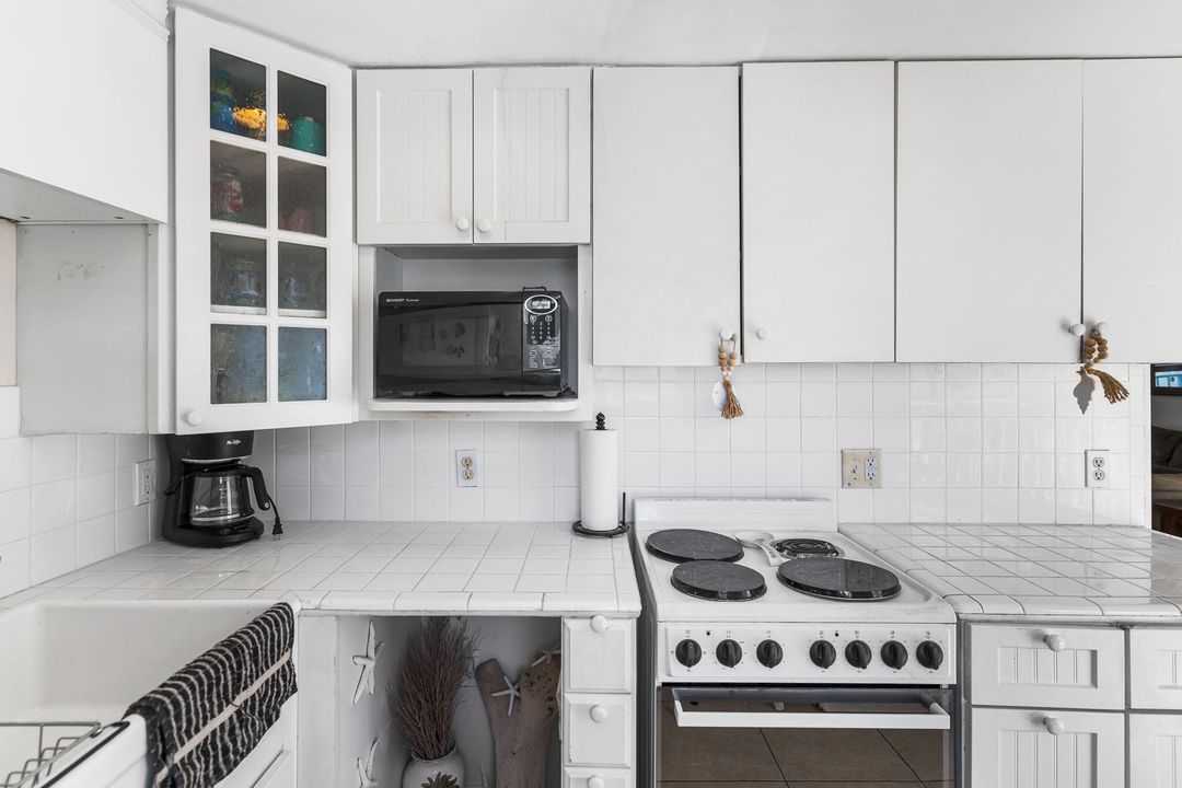 For Rent: $2,005 (1 beds, 1 baths, 775 Square Feet)