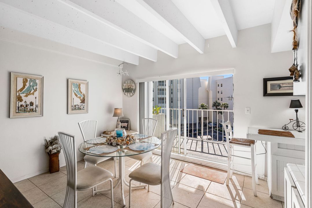 For Rent: $2,005 (1 beds, 1 baths, 775 Square Feet)