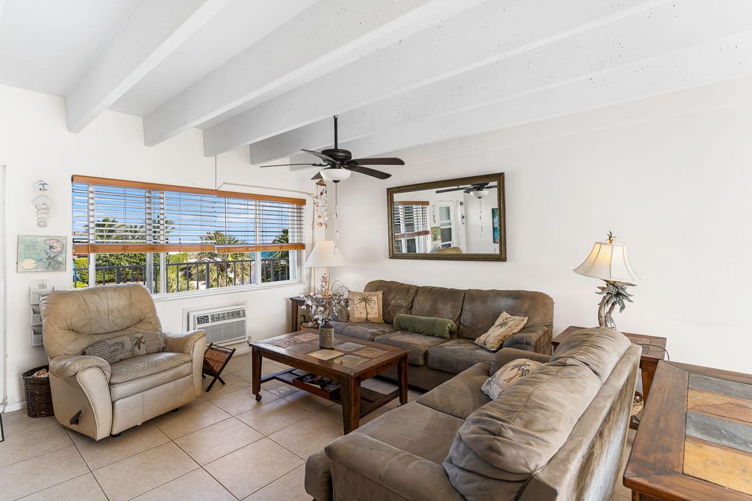 For Rent: $2,005 (1 beds, 1 baths, 775 Square Feet)