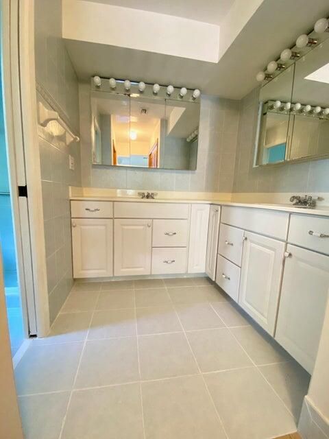 Под контрактом: $5,500 (3 спален, 2 ванн, 1846 Квадратных фут)