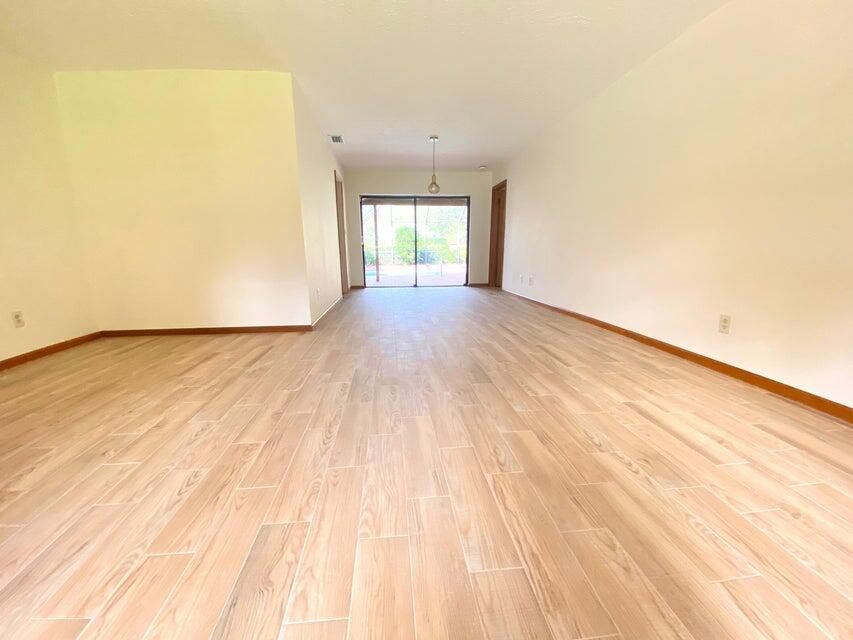 Под контрактом: $5,500 (3 спален, 2 ванн, 1846 Квадратных фут)