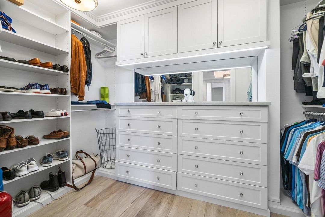 For Sale: $2,599,000 (3 beds, 2 baths, 1853 Square Feet)