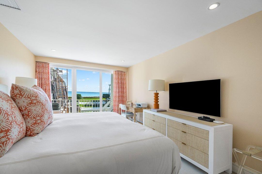 For Sale: $2,599,000 (3 beds, 2 baths, 1853 Square Feet)