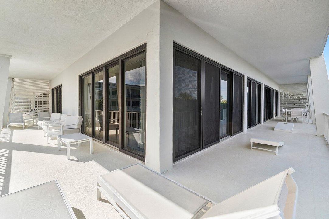 For Sale: $2,599,000 (3 beds, 2 baths, 1853 Square Feet)