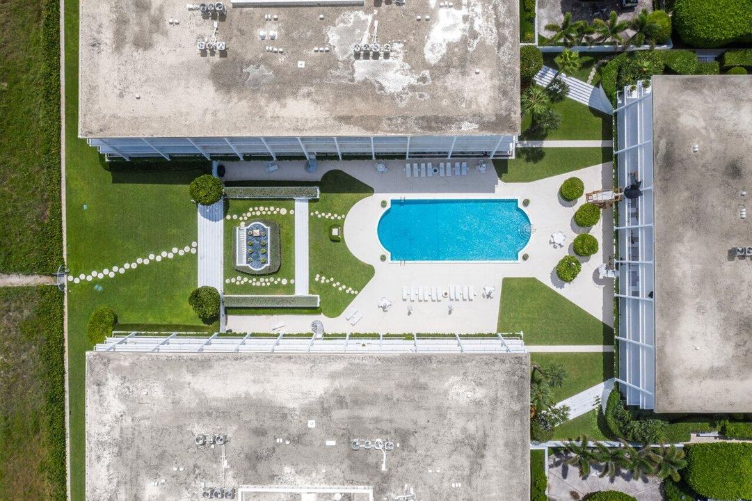 For Sale: $2,599,000 (3 beds, 2 baths, 1853 Square Feet)