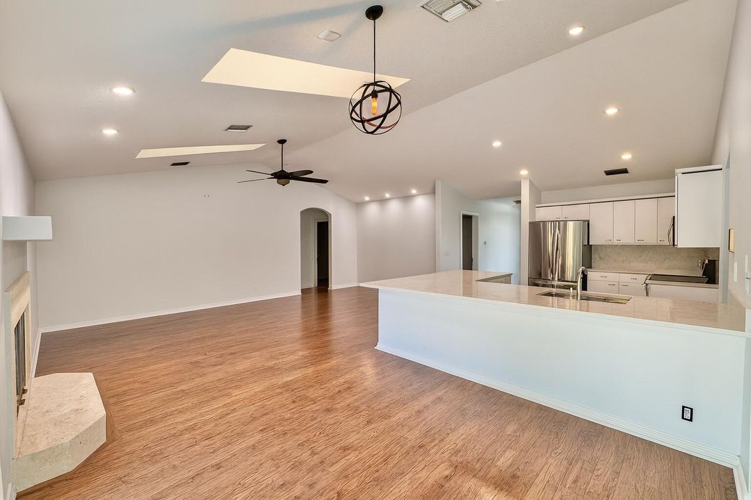 En Venta: $1,149,000 (4 camas, 3 baños, 2826 Pies cuadrados)