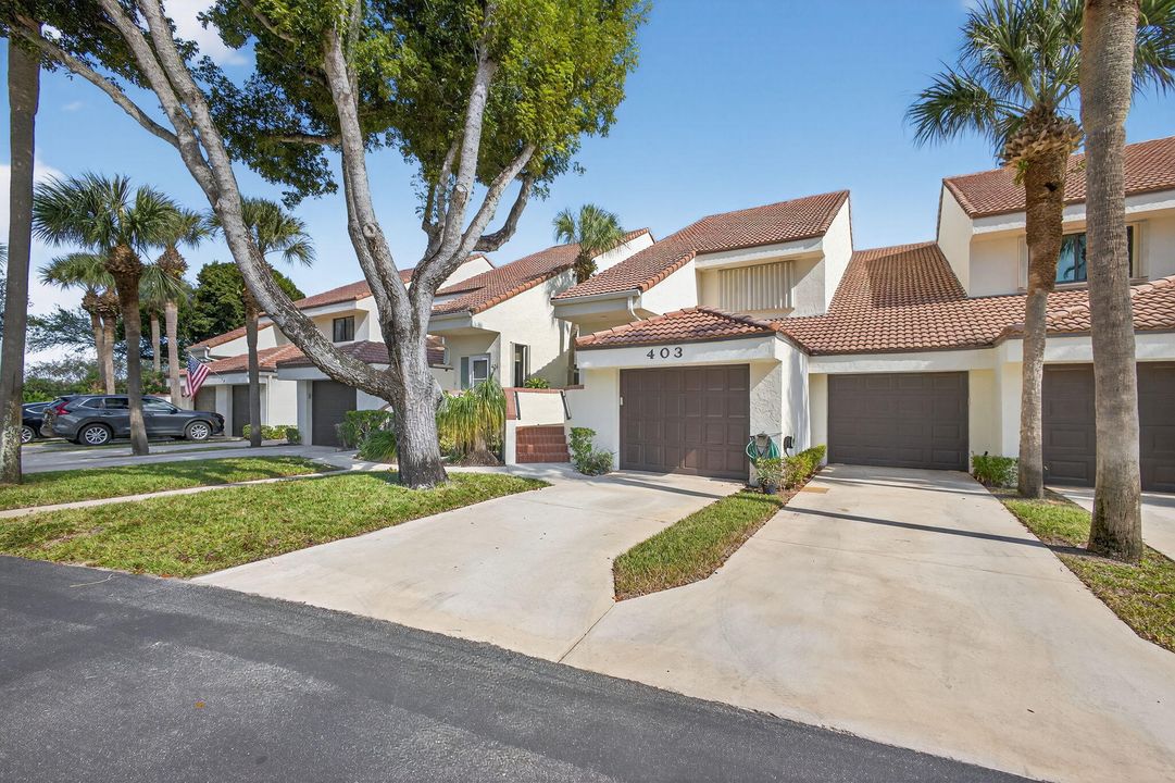 For Sale: $559,000 (2 beds, 2 baths, 1390 Square Feet)