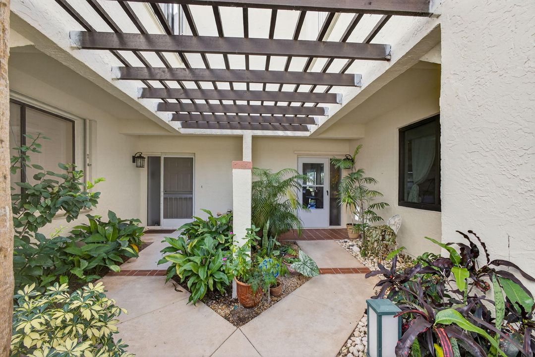 For Sale: $559,000 (2 beds, 2 baths, 1390 Square Feet)