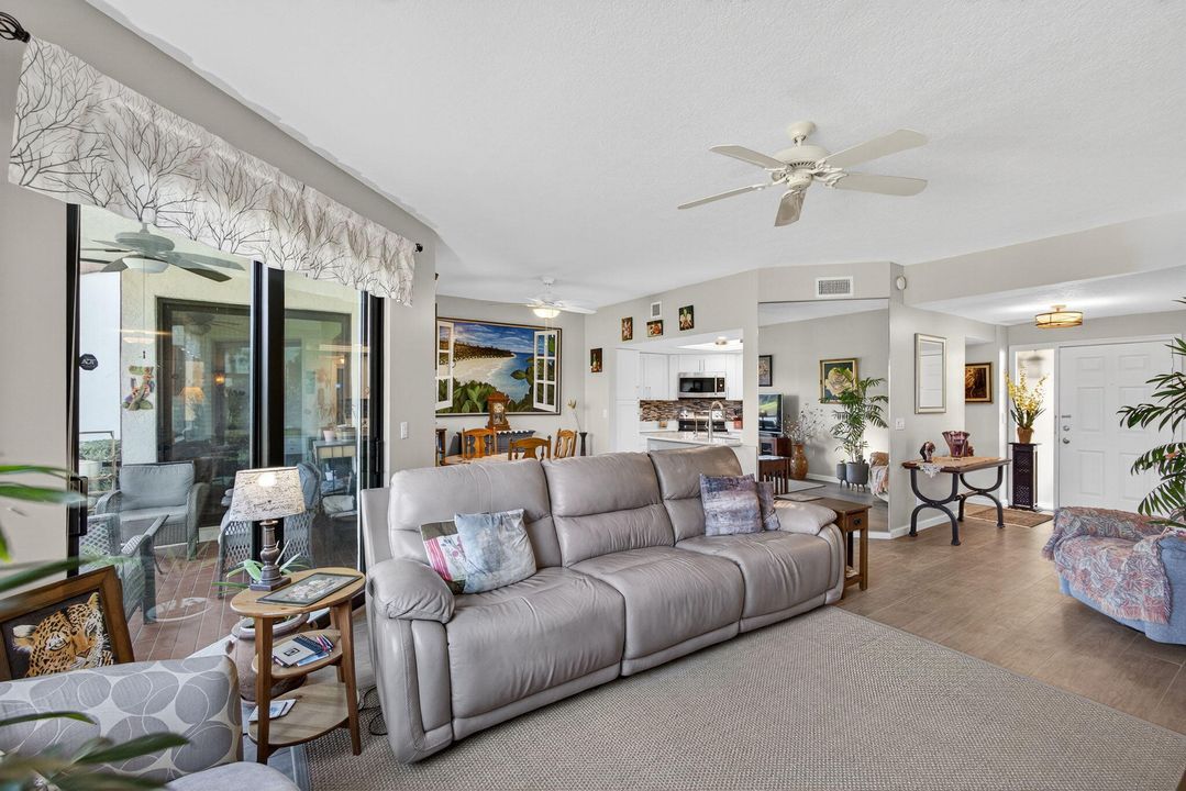 For Sale: $559,000 (2 beds, 2 baths, 1390 Square Feet)