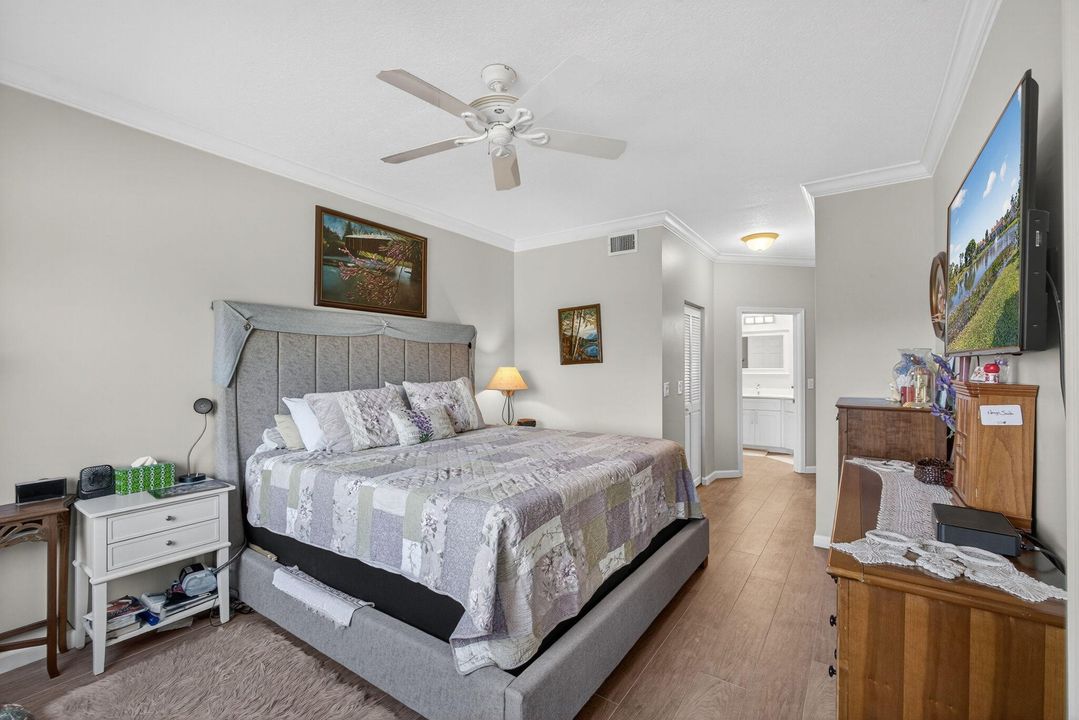 For Sale: $559,000 (2 beds, 2 baths, 1390 Square Feet)