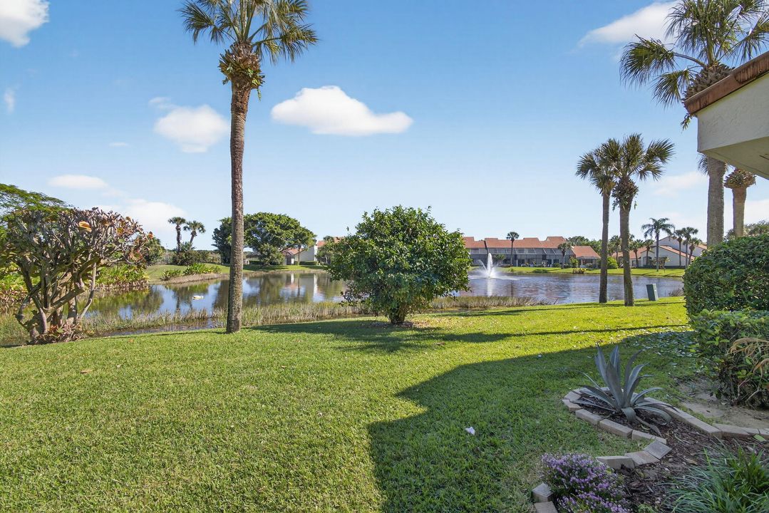 For Sale: $559,000 (2 beds, 2 baths, 1390 Square Feet)