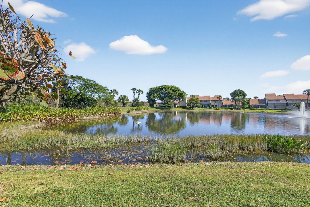 For Sale: $559,000 (2 beds, 2 baths, 1390 Square Feet)