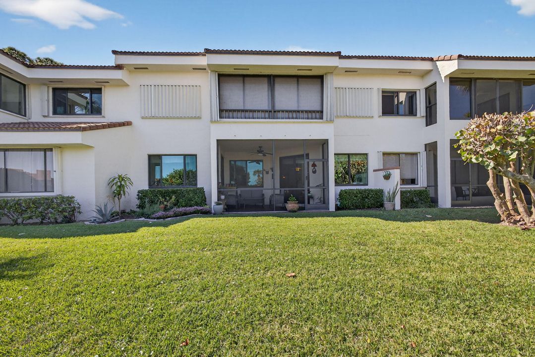 For Sale: $559,000 (2 beds, 2 baths, 1390 Square Feet)