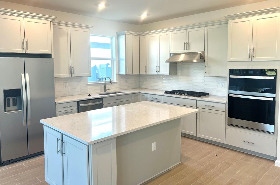 For Sale: $582,215 (2 beds, 2 baths, 1790 Square Feet)