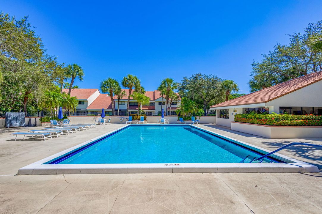 For Sale: $559,000 (2 beds, 2 baths, 1390 Square Feet)