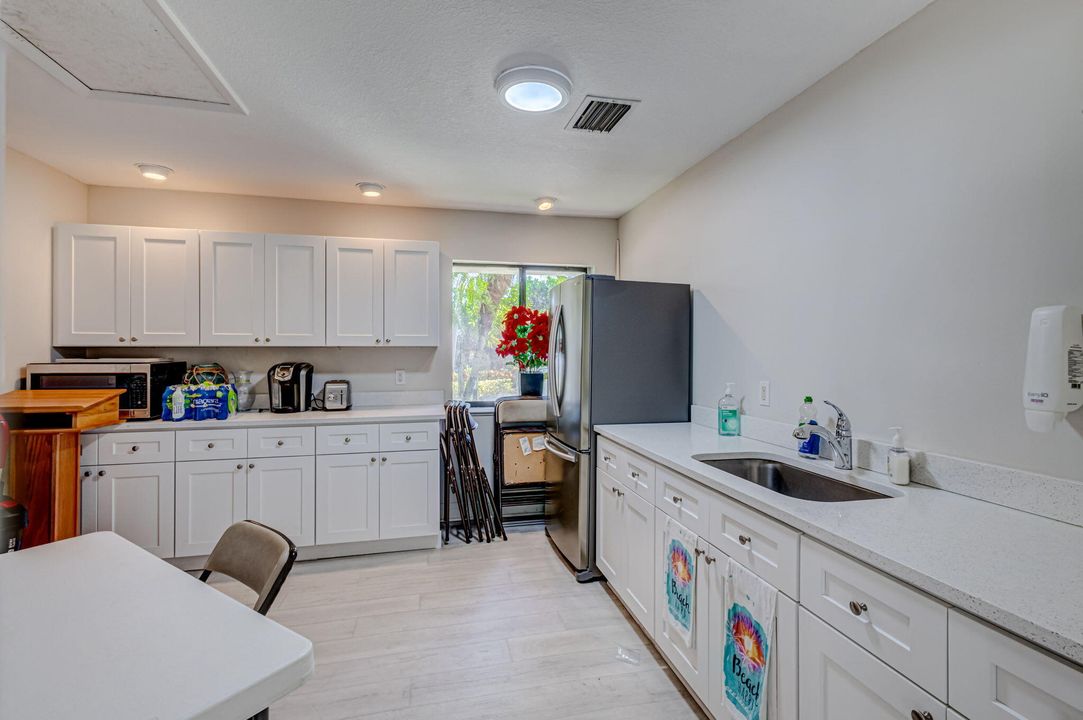 For Sale: $559,000 (2 beds, 2 baths, 1390 Square Feet)