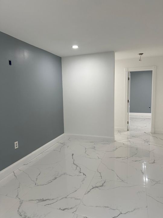 For Rent: $1,850 (2 beds, 1 baths, 800 Square Feet)