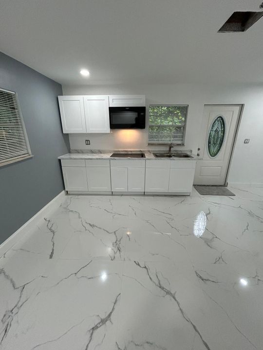 For Rent: $1,850 (2 beds, 1 baths, 800 Square Feet)