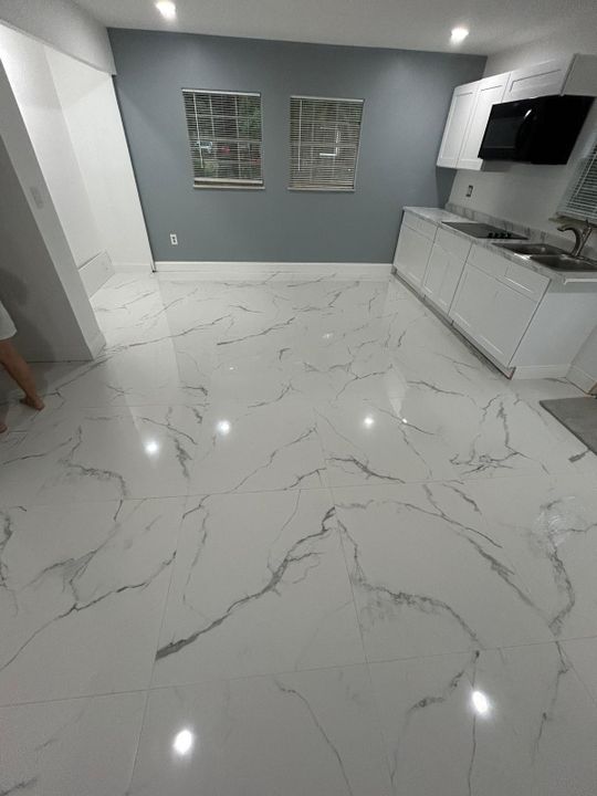 For Rent: $1,850 (2 beds, 1 baths, 800 Square Feet)