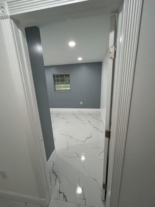 For Rent: $1,850 (2 beds, 1 baths, 800 Square Feet)