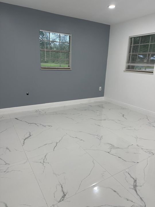 For Rent: $1,850 (2 beds, 1 baths, 800 Square Feet)