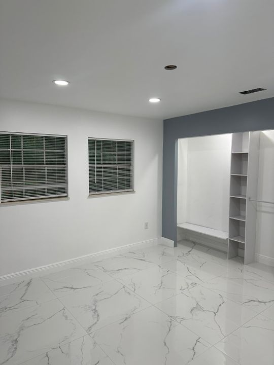 For Rent: $1,850 (2 beds, 1 baths, 800 Square Feet)