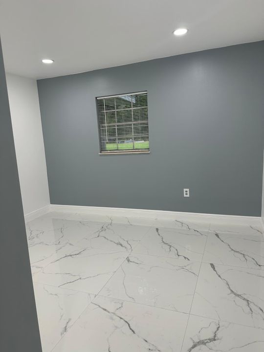 For Rent: $1,850 (2 beds, 1 baths, 800 Square Feet)