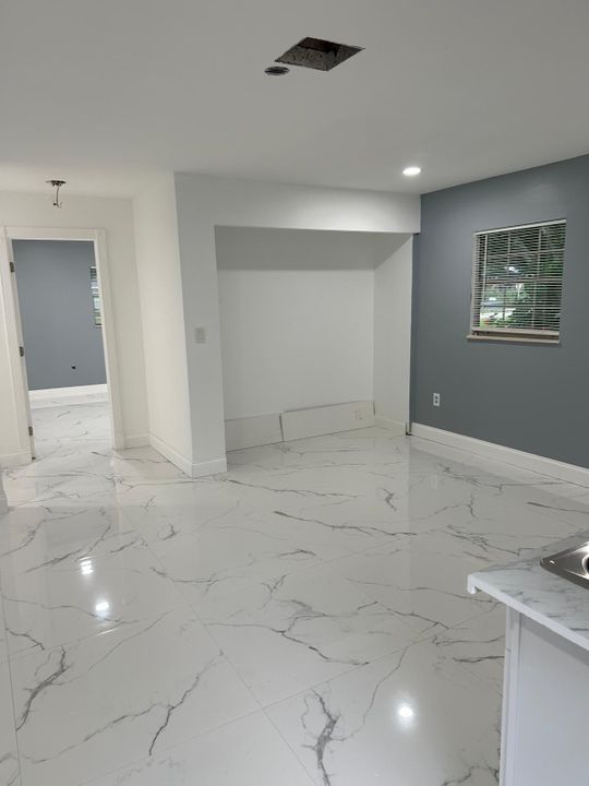 For Rent: $1,850 (2 beds, 1 baths, 800 Square Feet)