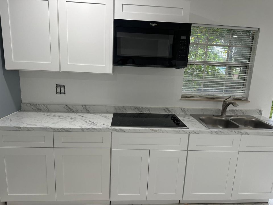 For Rent: $1,850 (2 beds, 1 baths, 800 Square Feet)