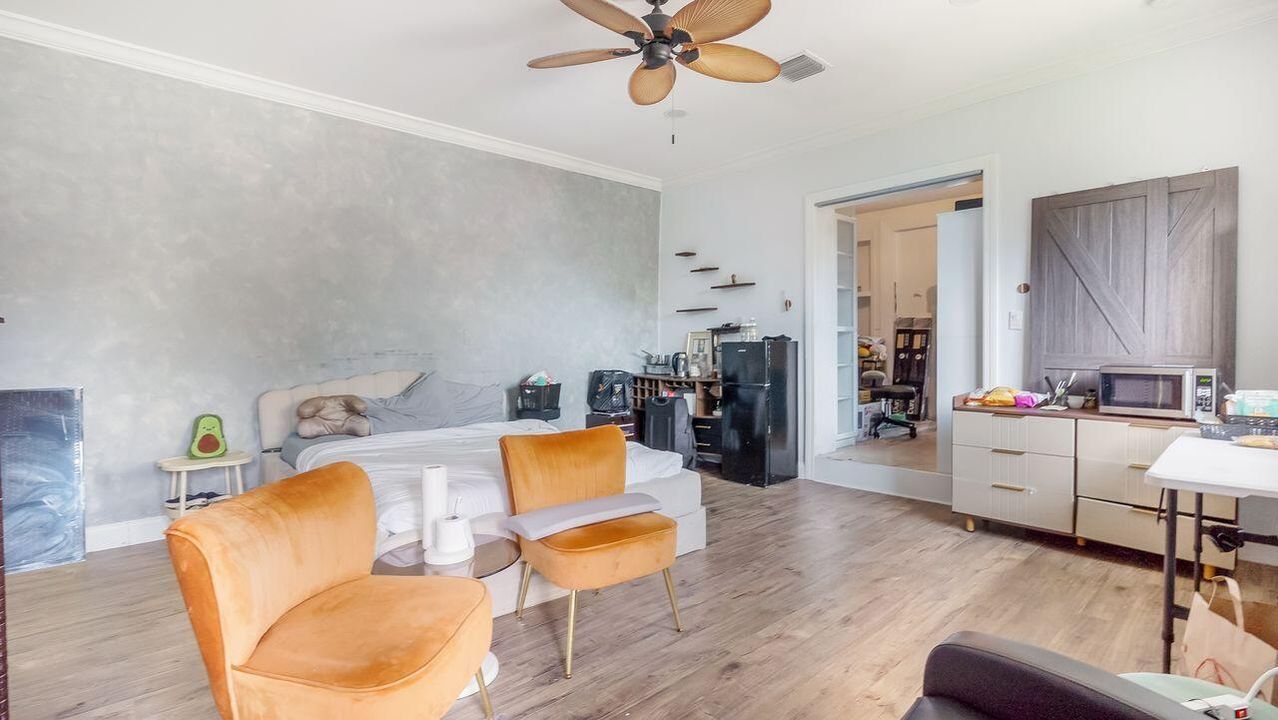 For Sale: $650,000 (5 beds, 3 baths, 1641 Square Feet)