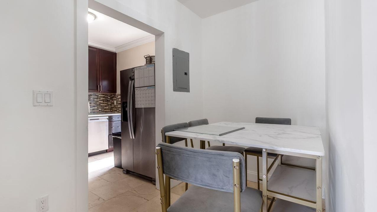 For Sale: $650,000 (5 beds, 3 baths, 1641 Square Feet)