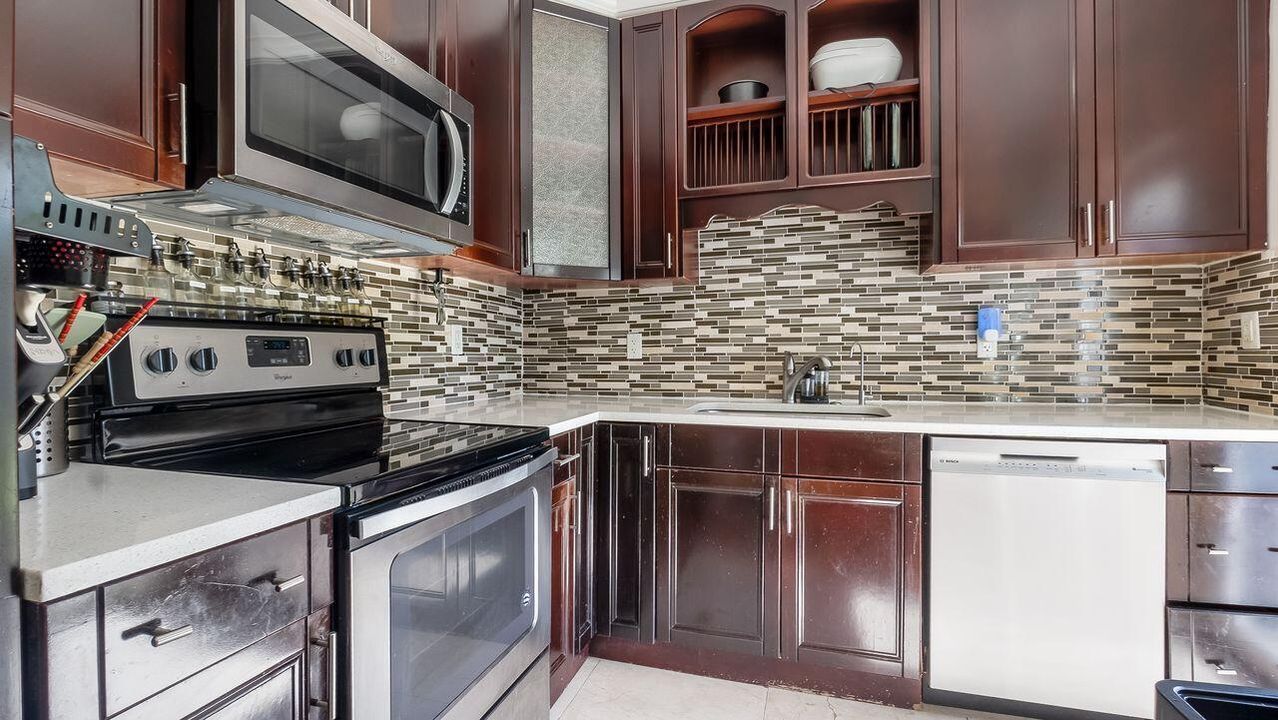 For Sale: $650,000 (5 beds, 3 baths, 1641 Square Feet)