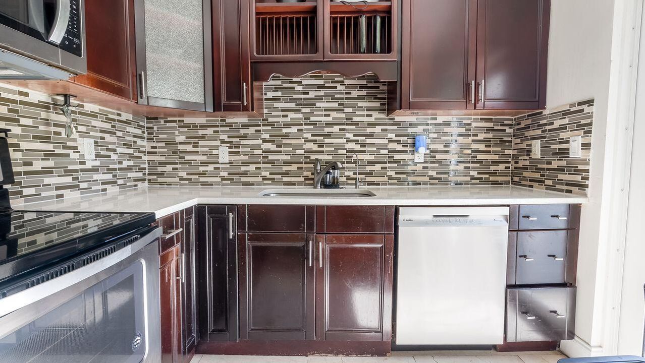 For Sale: $650,000 (5 beds, 3 baths, 1641 Square Feet)