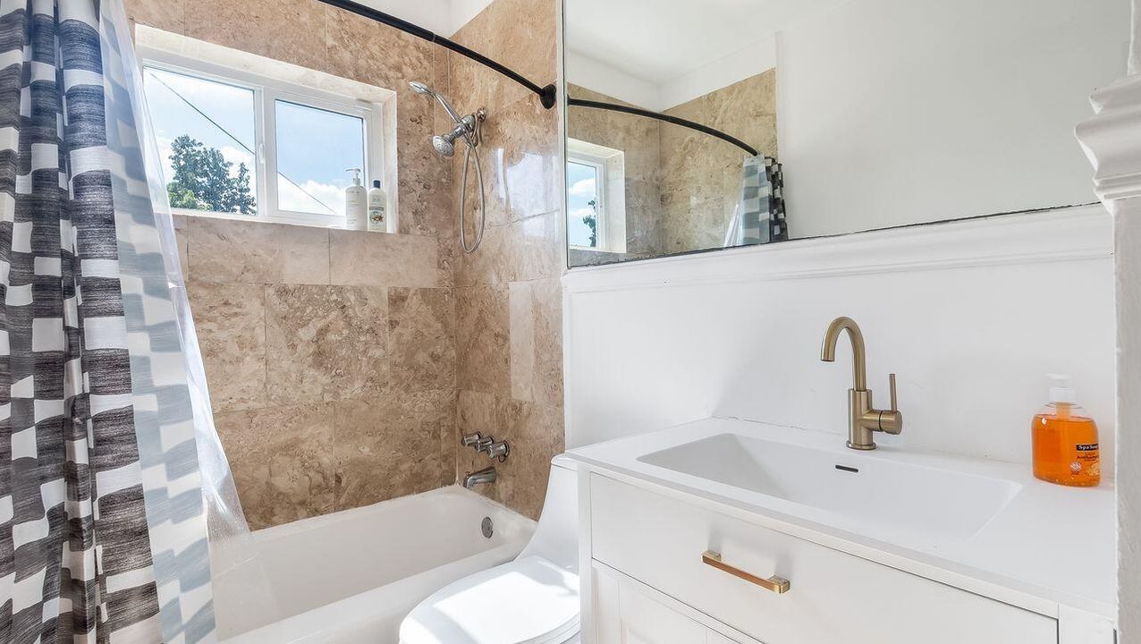 For Sale: $650,000 (5 beds, 3 baths, 1641 Square Feet)