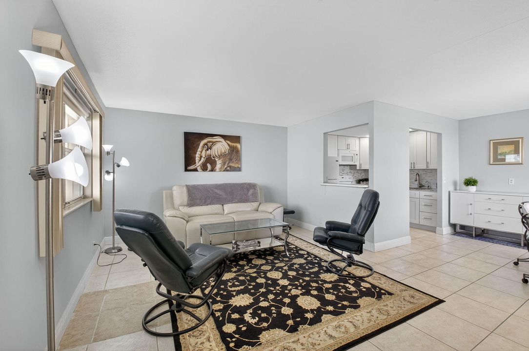 待售: $95,000 (1 贝兹, 1 浴室, 720 平方英尺)